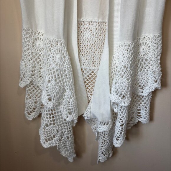 Today’s Designer Women’s Small Elegant White Crochet Lace Trim Cardigan Boho - Picture 2 of 9